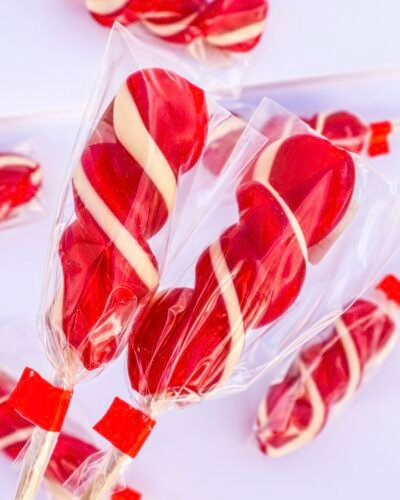 Raspberry Lollipop – A sweet piece of candy art! Godis fabrica, hand made lollipop hecho a mano craft spirulina spiral