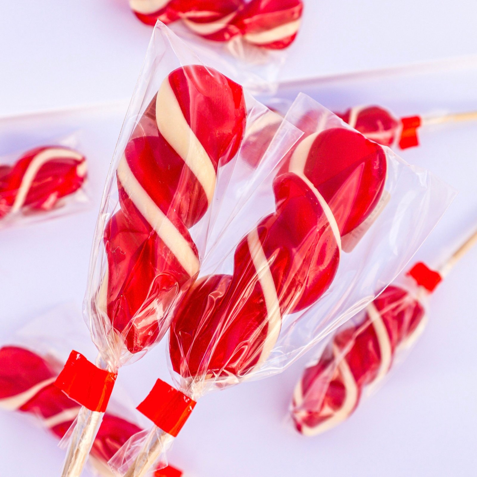 Raspberry Lollipop – A sweet piece of candy art! Godis fabrica, hand made lollipop hecho a mano craft spirulina spiral