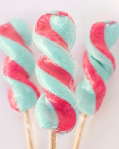 Fizzy Lollipop – A sweet piece of candy art! Godis fabrica, hand made lollipop hecho a mano craft spirulina spiral lollipop artesanal bubblegum taste dizzy blue pink lollipop