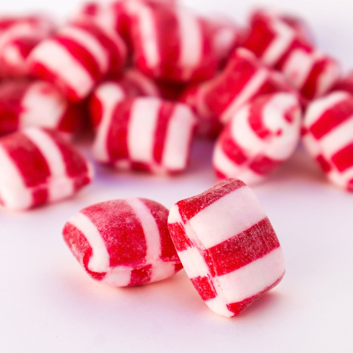 Polka Candy iconic candies hard peppermint minty menta chuches duras duro hierbabuena godis fabrica red white mojo y blanco