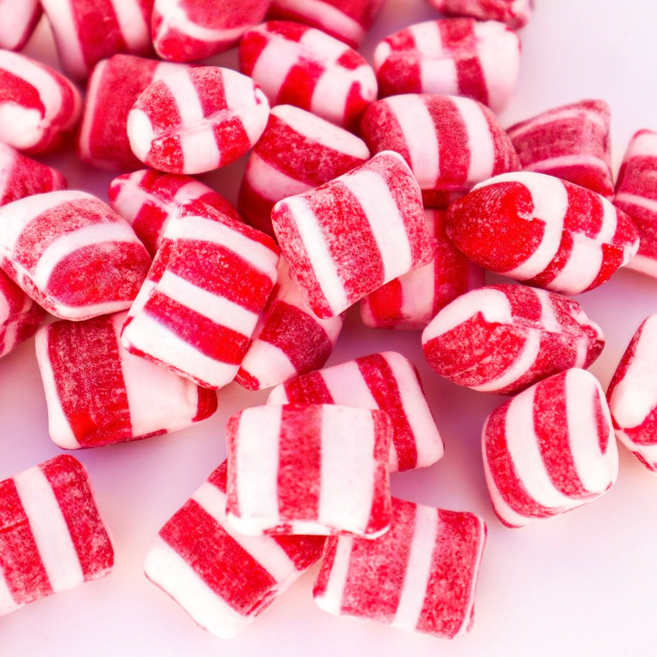 Polka Candy iconic candies hard peppermint minty menta chuches duras duro hierbabuena godis fabrica red white mojo y blanco