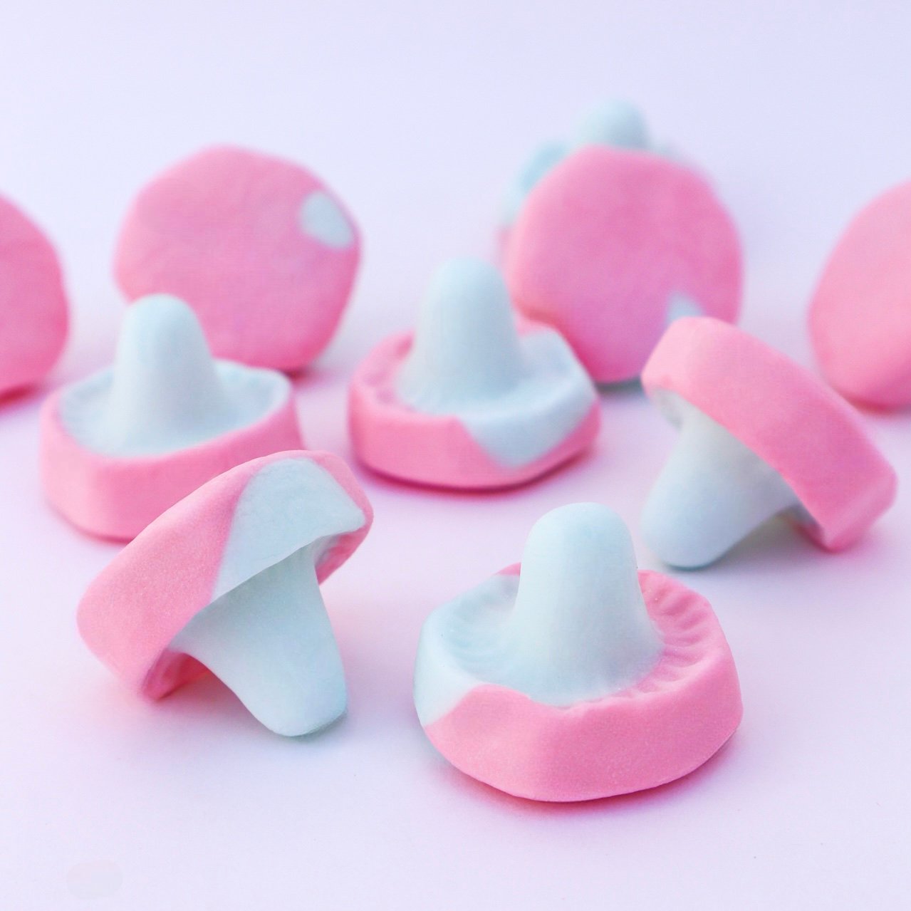 Fizzy Mushrooms – The weirdest forest trip you will ever take. swedish candy toms setas chicle bubblegum