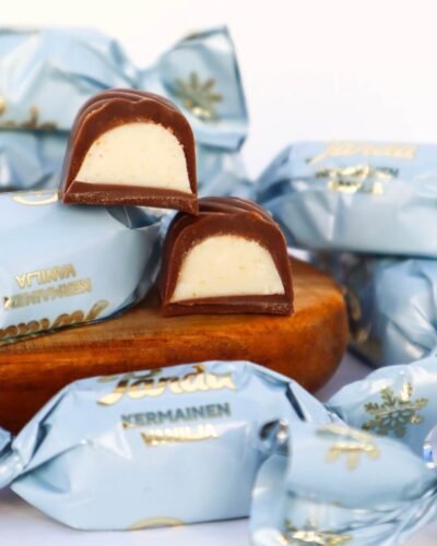 Creamy Vanilla Chocolate Pralines from Panda Christmas chocolate navidad natal Finnish chocolate Panda suomi kermainen vanilija vaniliini sabor a vanilla chocolate con leche lujo luxury limited edition